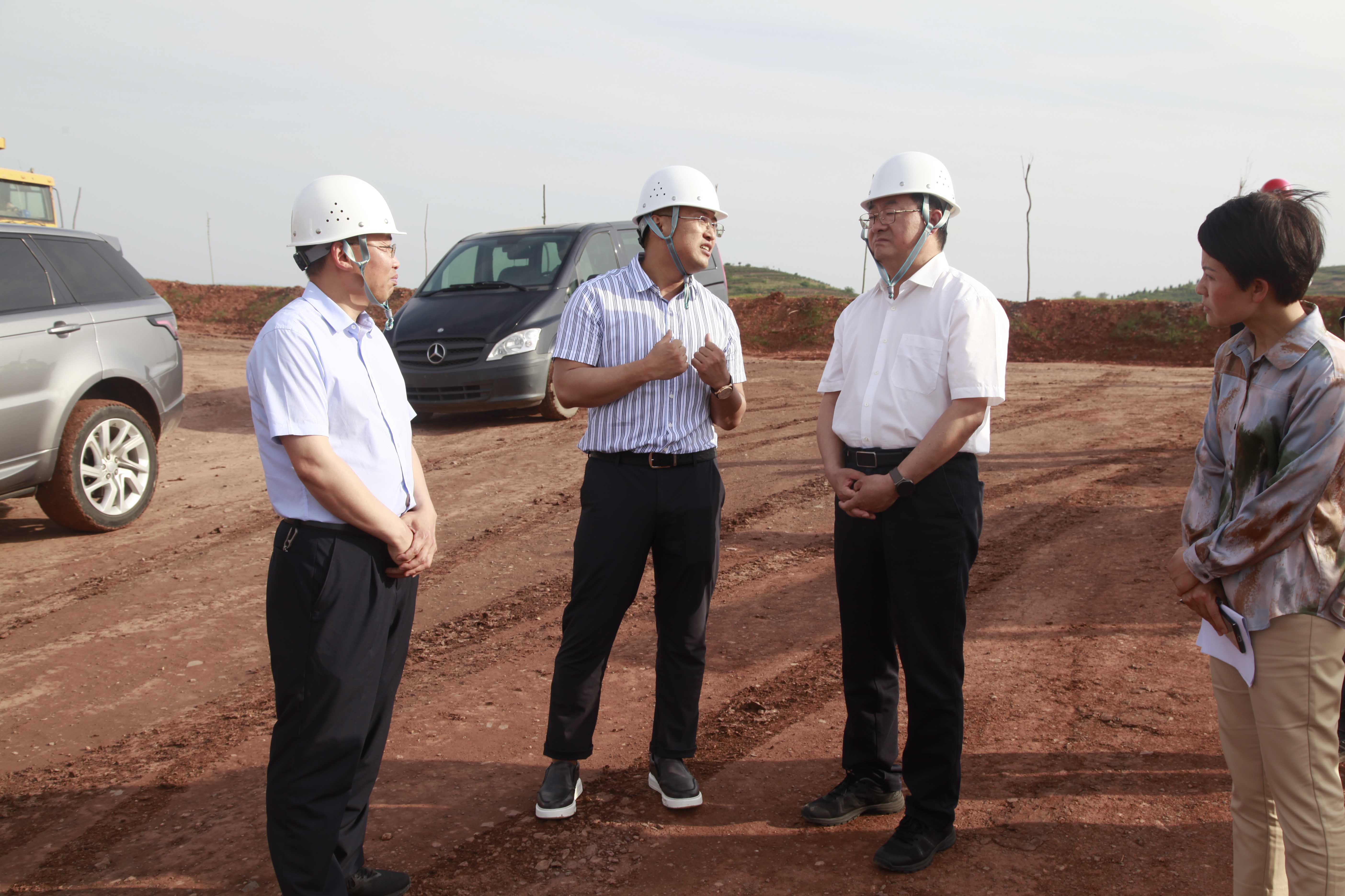 洛陽市政協(xié)副主席、伊川縣委書記仝宇鵬到金濤實業(yè)集團旗下弘濤公司礦山項目調(diào)研
